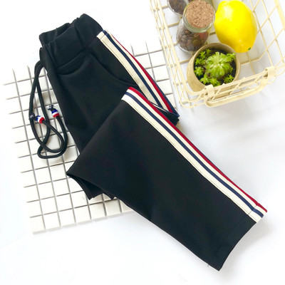 Pantaloni sport pentru o fată în trei culori