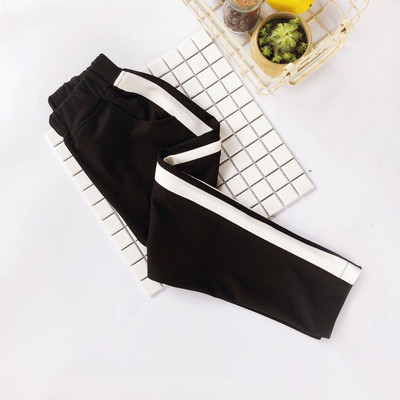 Pantaloni sport pentru o fată în trei culori