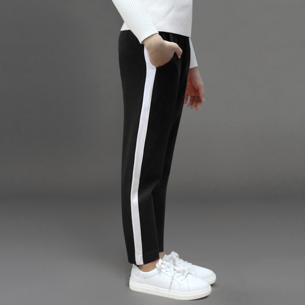 Pantaloni sport pentru o fată în trei culori