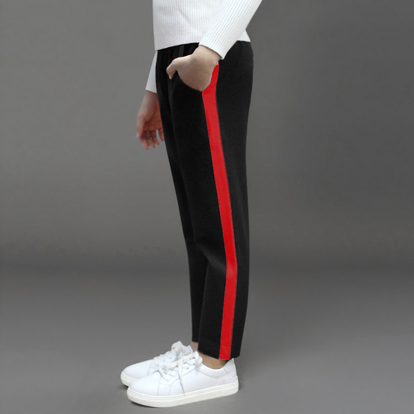 Pantaloni sport pentru o fată în trei culori