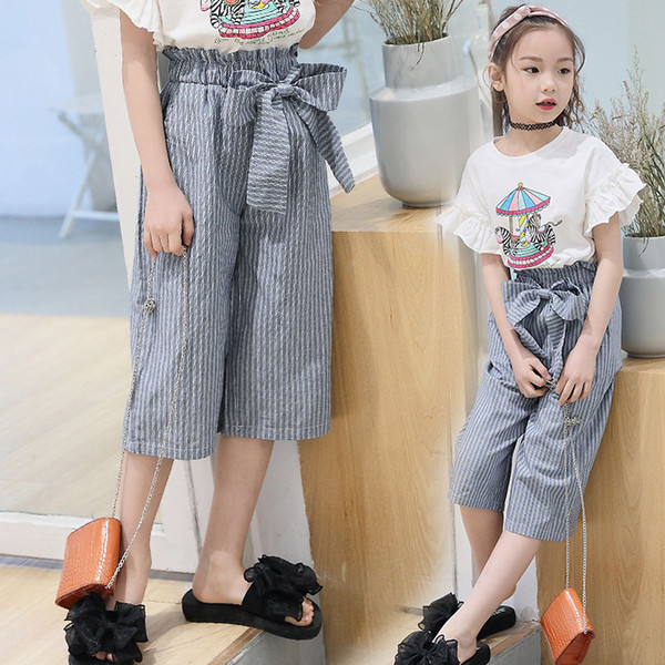 Pantaloni moderni pentru copii pentru o fată cu talie înaltă și model lat cu panglică