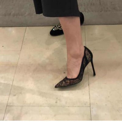 Κομψά γυναικεία παπούτσια με δαντελωτό μοτίβο