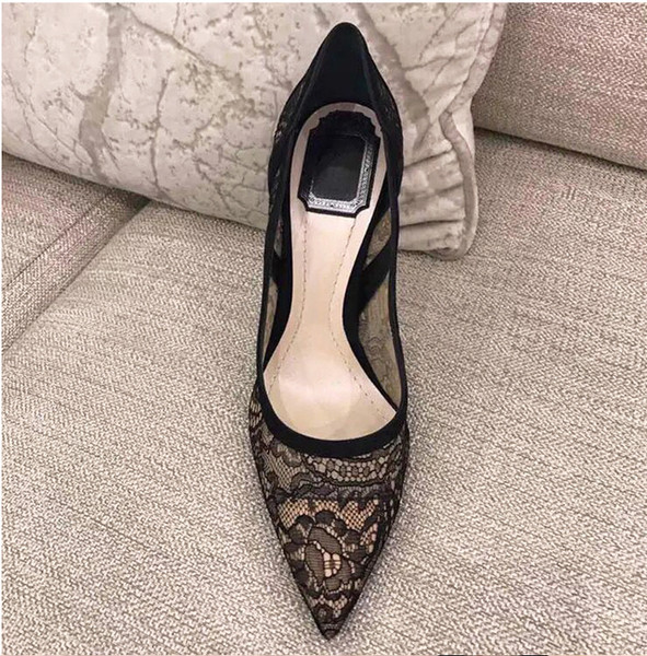 Κομψά γυναικεία παπούτσια με δαντελωτό μοτίβο