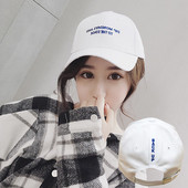 Palarie sport de dama cu vizor si inscription in patru culori