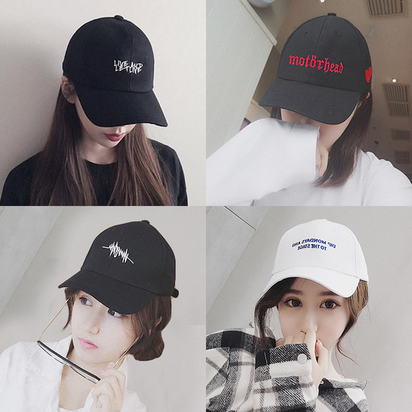 Palarie sport de dama cu vizor si inscription in patru culori