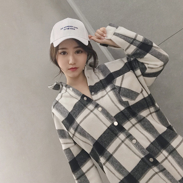 Palarie sport de dama cu vizor si inscription in patru culori