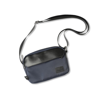 Geantă confortabilă pentru bărbați în negru și albastru