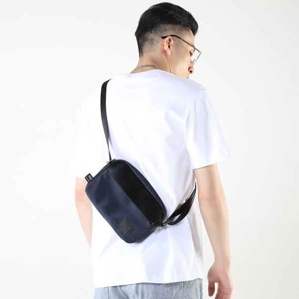 Geantă confortabilă pentru bărbați în negru și albastru