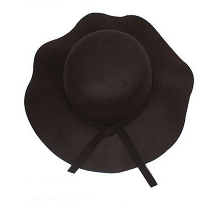 Дамска модерна шапка в различни цветове