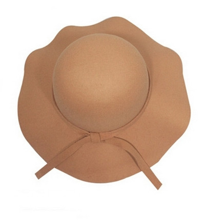 Дамска модерна шапка в различни цветове