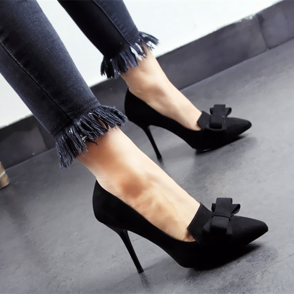 Pantofi moderni de dama din piele intoarsa cu panglica