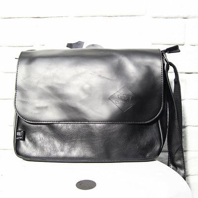 Ανδρική δερμάτινη τσάντα σε καφέ και μαύρο χρώμα