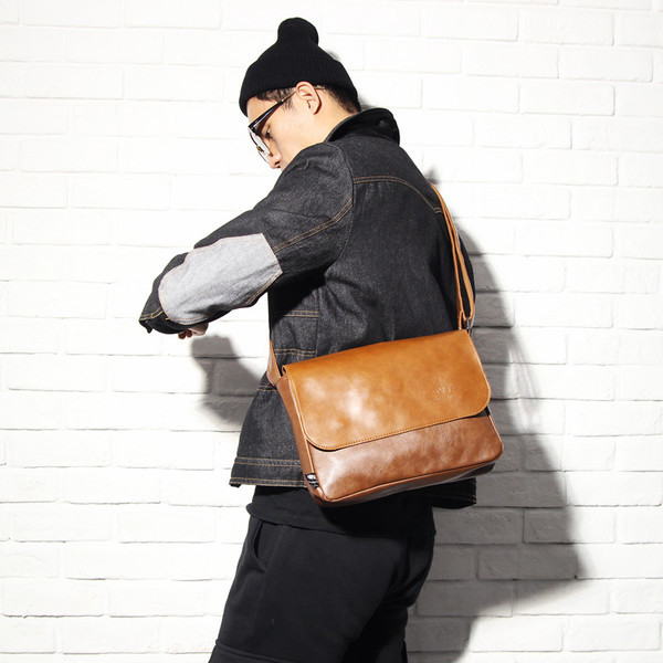 Ανδρική δερμάτινη τσάντα σε καφέ και μαύρο χρώμα