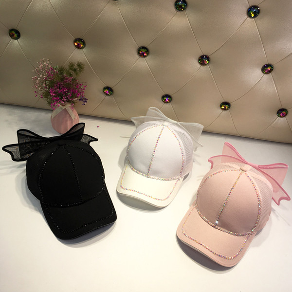 Γυναικέιο μοντέρνο καπέλο με κουκούλα και διακόσμηση - κορδέλα σε τρία χρώματα