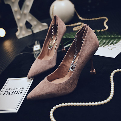 Μοντέρνα γυναικεία παπούτσια με ψηλό τακούνι με μεταλλικό στοιχείο στο αστράγαλο