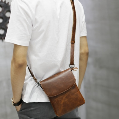 Ежедневна мъжка малка чанта в кафяв цвят