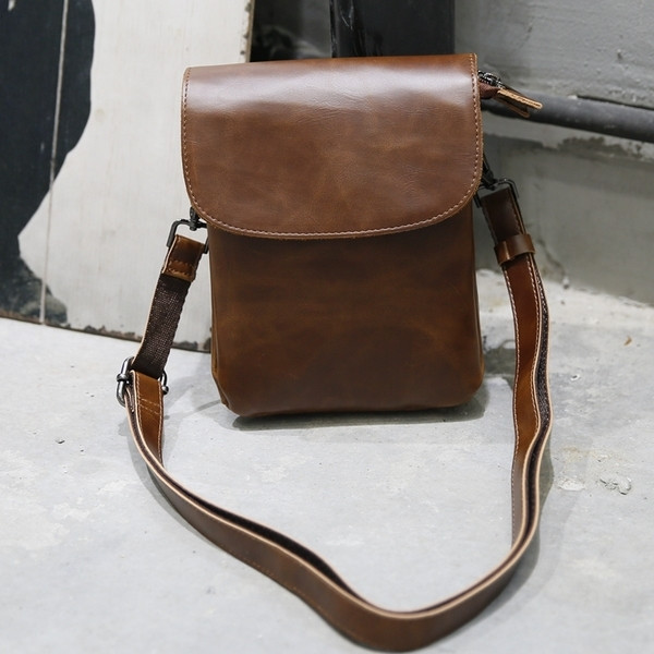 Geantă mică pentru bărbați de zi cu zi de culoare maro