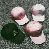 Palarie moderna de dama in diferite culori cu imprimeu - litere