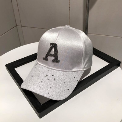 Palarie moderna de dama in diferite culori cu imprimeu - litere