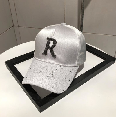 Palarie moderna de dama in diferite culori cu imprimeu - litere