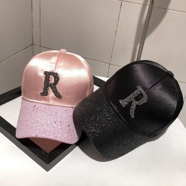 Palarie moderna de dama in diferite culori cu imprimeu - litere