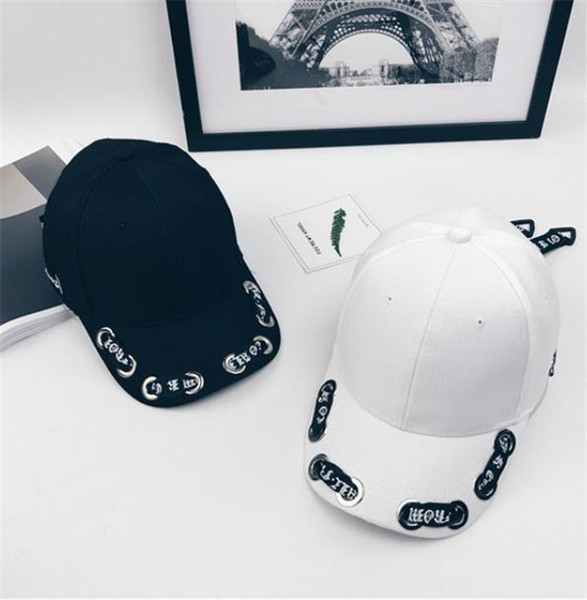 Palarie de dama moderna cu vizor in doua culori