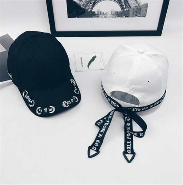 Palarie de dama moderna cu vizor in doua culori