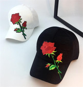 Palarie de dama cu vizor in doua culori cu elemente florale