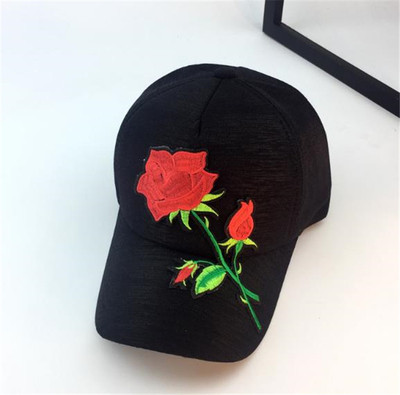 Palarie de dama cu vizor in doua culori cu elemente florale