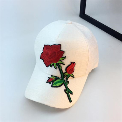 Palarie de dama cu vizor in doua culori cu elemente florale