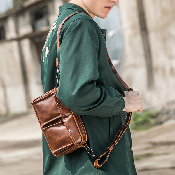 Geantă bărbătească elegantă, cu buzunare exterioare maro