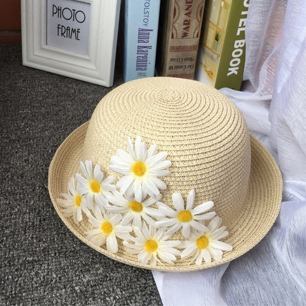 Palarie de plaja moderna cu elemente florale in diferite culori