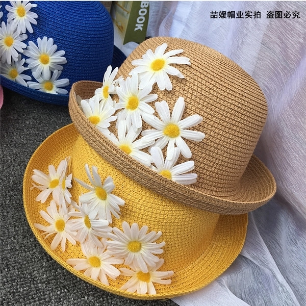 Palarie de plaja moderna cu elemente florale in diferite culori