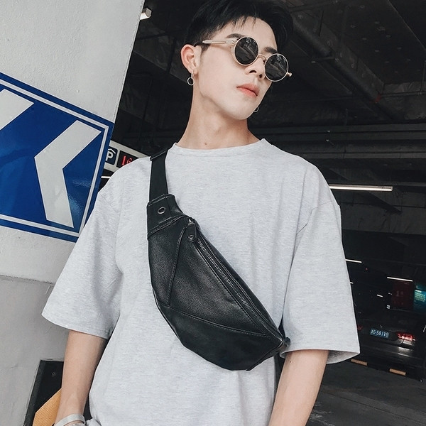 Geanta barbatesti de culoare neagra din piele ecologica