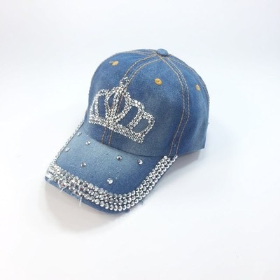 Női farmer sapka napellenzővel és lyukakkal, különböző modellekben