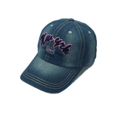 Női farmer sapka napellenzővel és lyukakkal, különböző modellekben