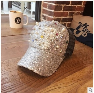 Palarie de dama cu decor - ochiuri, perle si paiete in trei culori