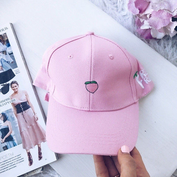 Palarie sport dama cu aplicatie si inscriptie in trei culori