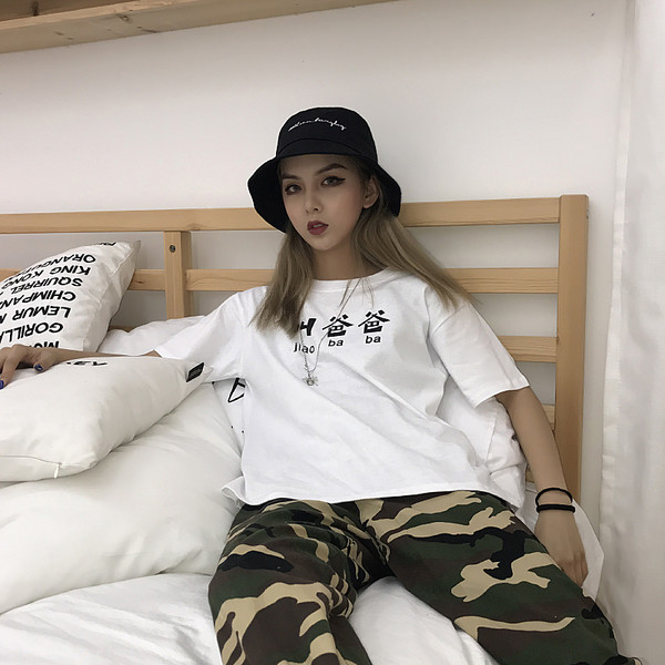 Pălărie modernă pentru femei cu inscripție în cinci culori