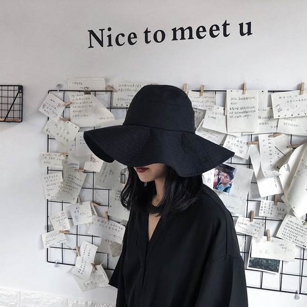 Pălărie modernă pentru femei în negru și maro