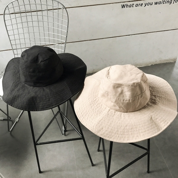 Pălărie modernă pentru femei în negru și maro