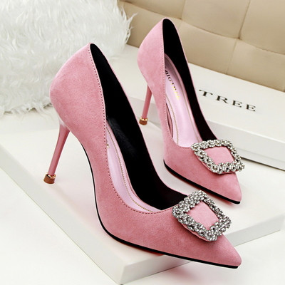 Κομψά σουέτ παπούτσια με σιδερένια πόρπη