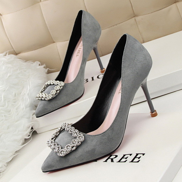 Κομψά σουέτ παπούτσια με σιδερένια πόρπη