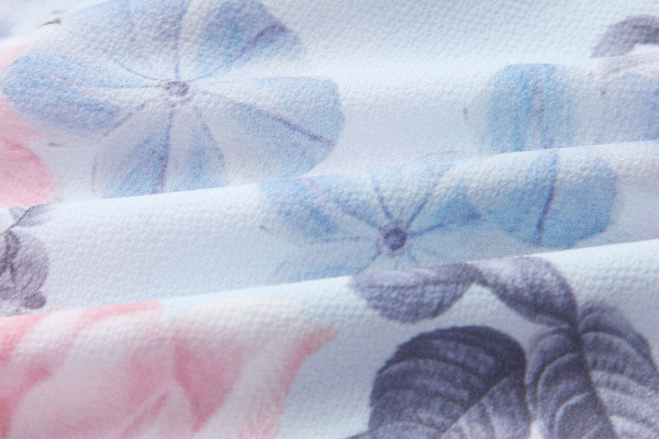 ΝΕΕΣ καλοκαιρινές φόρμες με floral κορδόνια και ντεκολτέ σε σχήμα V