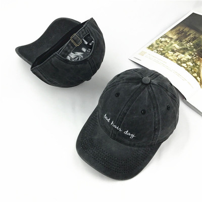 Palarie sport de dama cu inscriptie in mai multe culori