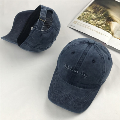 Palarie sport de dama cu inscriptie in mai multe culori