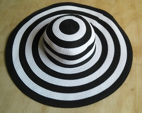 Pălărie de plajă pentru femei în negru, roșu și albastru