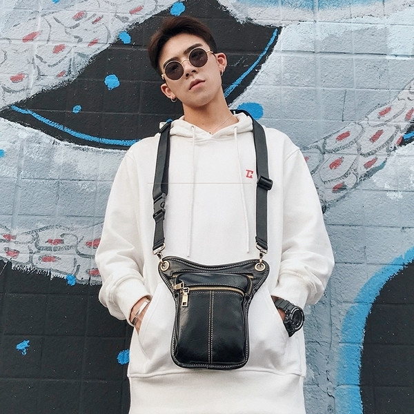 Geanta mica pentru barbati cu o forma interesanta in doua culori