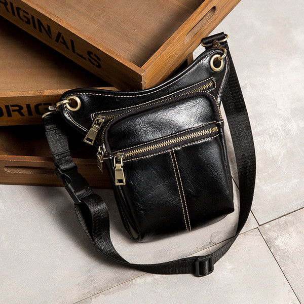 Geanta mica pentru barbati cu o forma interesanta in doua culori