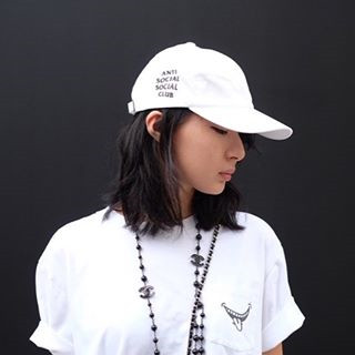 Pălărie sport pentru femei cu inscripție în negru, roz și alb